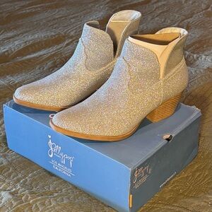Jellypop Shelby Women's Silver Glitter Ankle Boots, new in box, never worn, 8